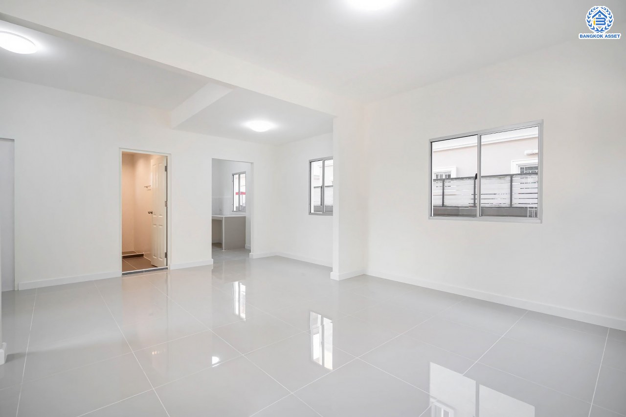 บ้านมือสองตกแต่งใหม่ โครงการ พฤกษาวิลเลจ5 บางใหญ่ เนื้อที่ 51.8 ตร.ว. ฟังก์ชัน 3 ห้องนอน 2 ห้องน้ำ จอดรถได้ 1 คัน เปลี่ยนระบบสุขาภิบาลใหม่ พร้อมเข้าอยู่ บนทำเลเดินทางสะดวก ใกล้รถไฟฟ้าสถานี "คลองบางไผ่" และจุดขึ้นทางด่วน "กาญจนาภิเษก"